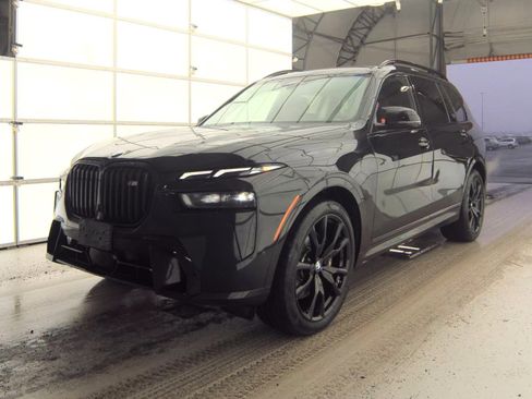 Used 2025 BMW X7 M60i image 2