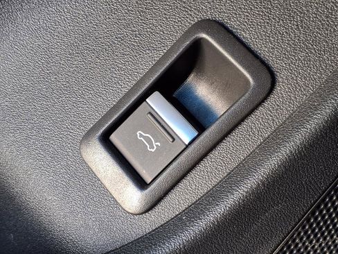 Used 2023 Audi Q4 e-tron Premium image 23