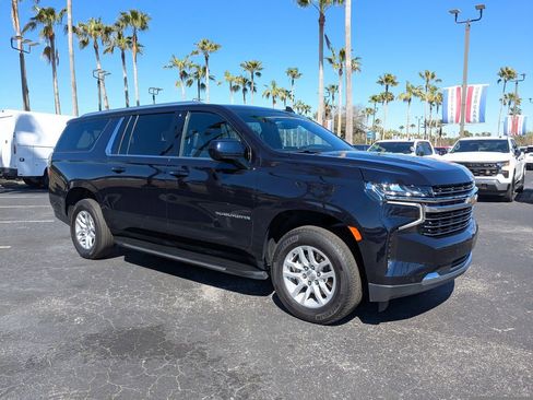 Used 2024 Chevrolet Suburban LT image 2