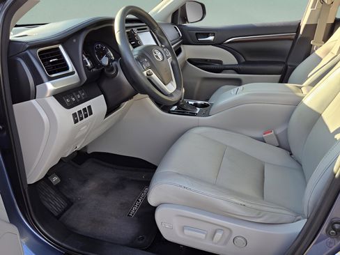 Used 2014 Toyota Highlander Limited Platinum image 15