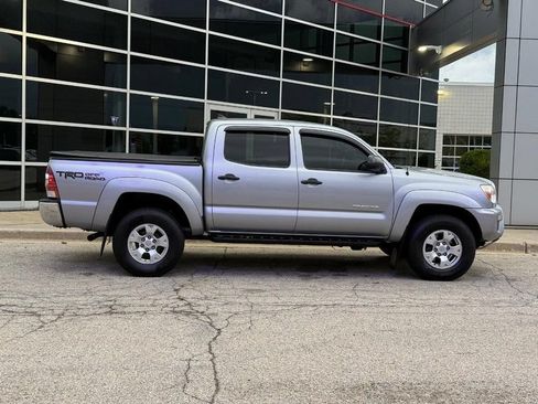Used 2015 Toyota Tacoma 4x4 Double Cab w/ TRD Off-Road Package image 2