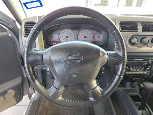 Used 2001 Nissan Frontier SE image 10