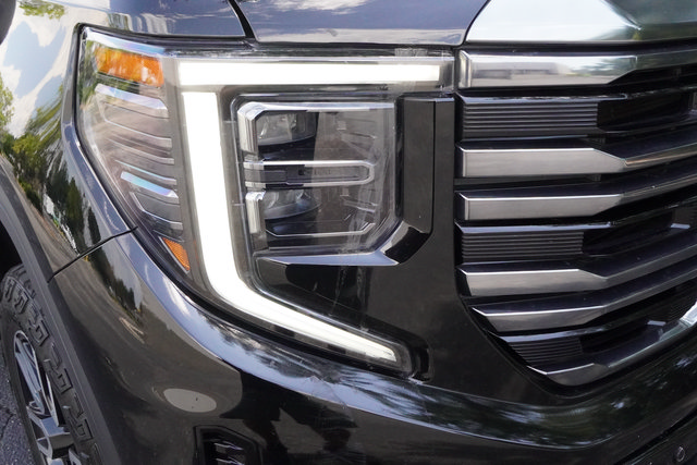 Used 2024 GMC Sierra 1500 AT4 w/ Technology Package AWD/4WD image 32