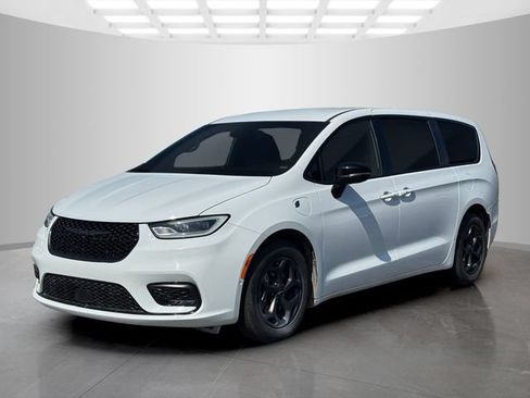 Certified 2024 Chrysler Pacifica Limited FWD image 3