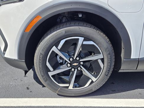 New 2026 Chevrolet Equinox EV LT image 4