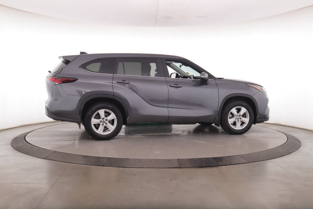 Used 2024 Toyota Highlander LE AWD/4WD image 6