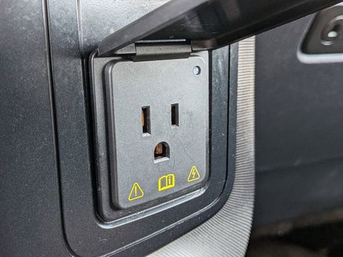 Used 2023 Ford F150 Platinum image 26