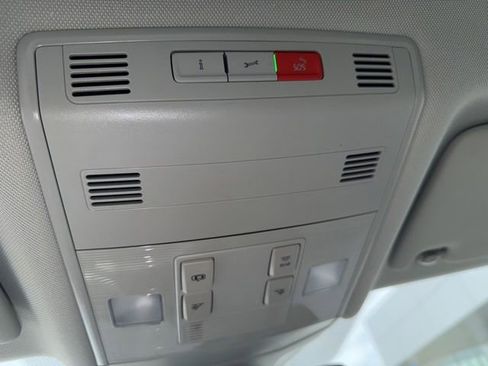 Used 2022 Volkswagen Jetta SE FWD image 39