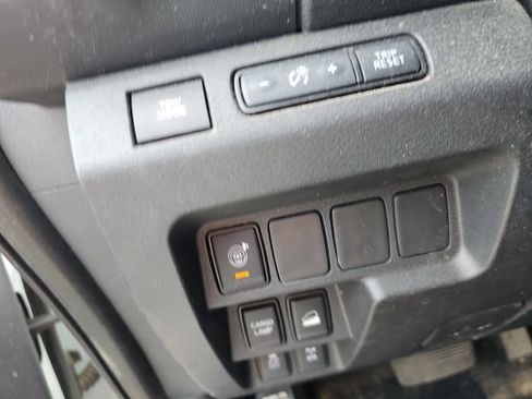 Used 2023 Nissan Frontier PRO-4X w/ Technology Package AWD/4WD image 16