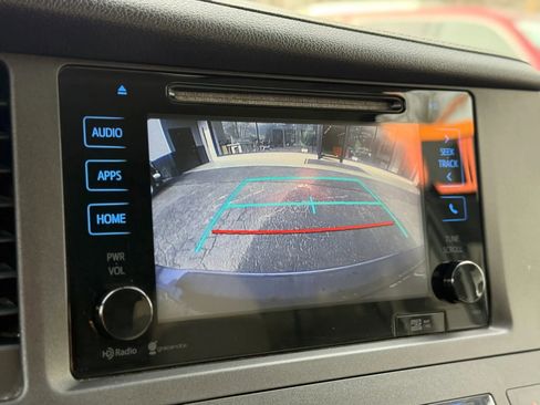 Used 2015 Toyota Sienna XLE w/ XLE Navigation Package image 11