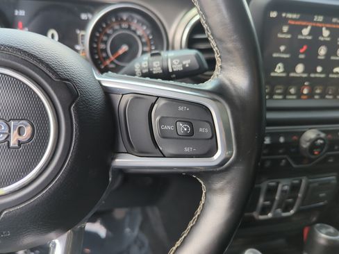 Used 2021 Jeep Wrangler Unlimited Sahara AWD/4WD image 16