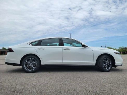 Used 2023 Honda Accord EX image 22