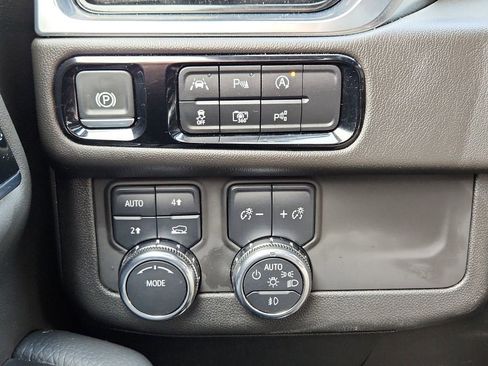 Used 2025 GMC Yukon Denali image 30