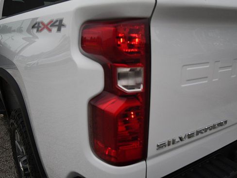 Used 2022 Chevrolet Silverado 2500 Custom AWD/4WD image 26