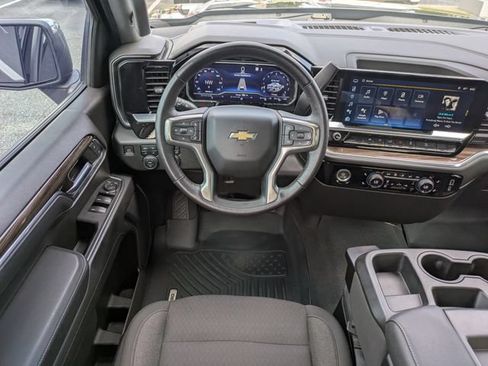 Used 2022 Chevrolet Silverado 1500 LT w/ Z71 Off-Road Package AWD/4WD image 15