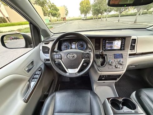 Used 2020 Toyota Sienna XLE w/ XLE Navigation Package FWD image 19