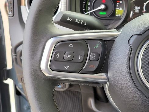 Used 2025 Jeep Wrangler Unlimited Sahara AWD/4WD image 26