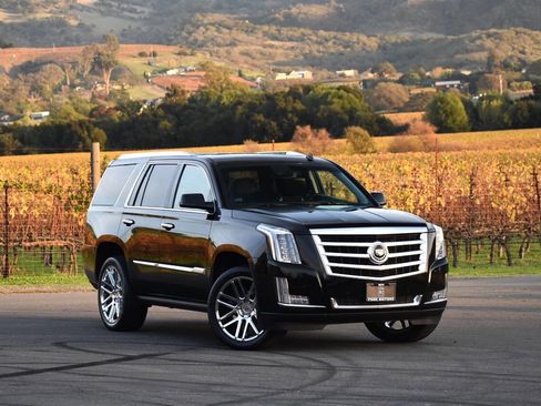 Used 2015 Cadillac Escalade Premium image 25