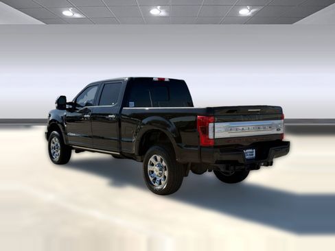 Used 2017 Ford F250 Platinum w/ Platinum Ultimate Package image 3