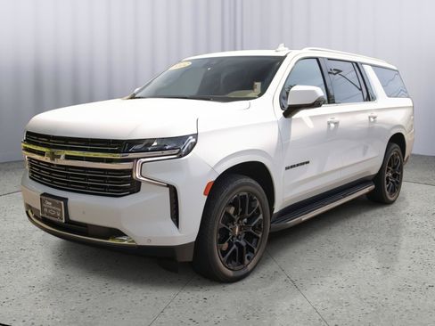 Used 2022 Chevrolet Suburban LT w/ LT Signature Plus Package AWD/4WD image 22