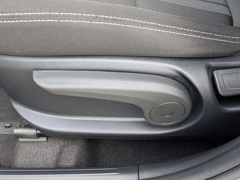 Certified 2025 Hyundai Venue SEL FWD image 21