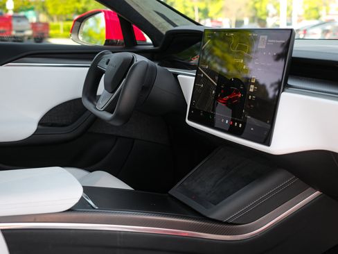 Used 2021 Tesla Model S Plaid image 34