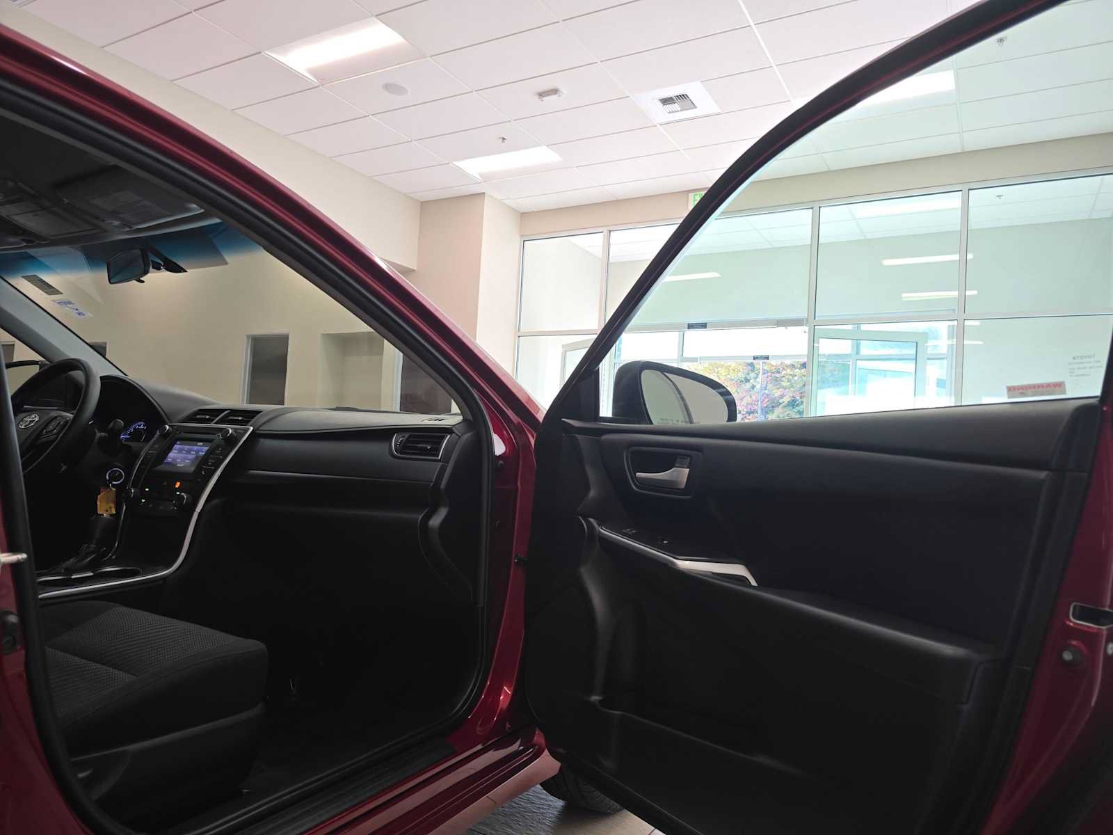 Used 2017 Toyota Camry LE FWD image 27