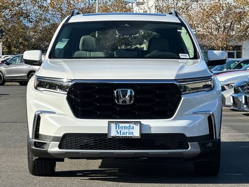 New 2025 Honda Pilot Touring image 9