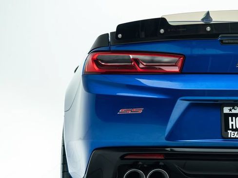 Used 2017 Chevrolet Camaro SS RWD image 17