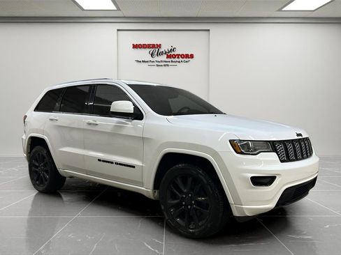 Used 2022 Jeep Grand Cherokee Laredo X image 1