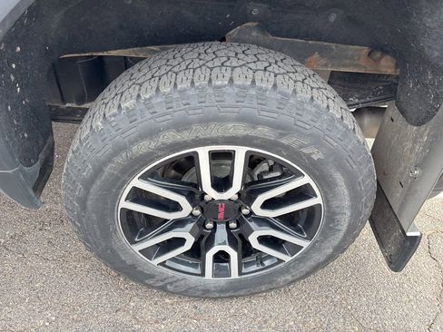 Used 2023 GMC Sierra 1500 AT4 w/ Technology Package image 7