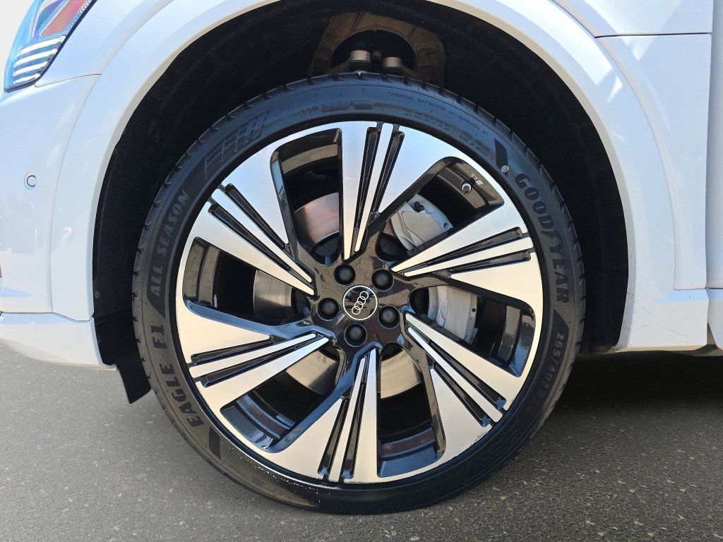 Certified 2024 Audi Q8 e-tron Prestige AWD/4WD image 36