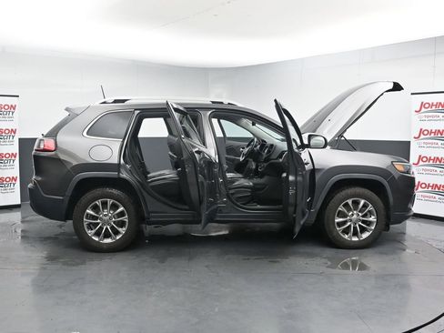 Used 2019 Jeep Cherokee Latitude Plus w/ Comfort/Convenience Group AWD/4WD image 41