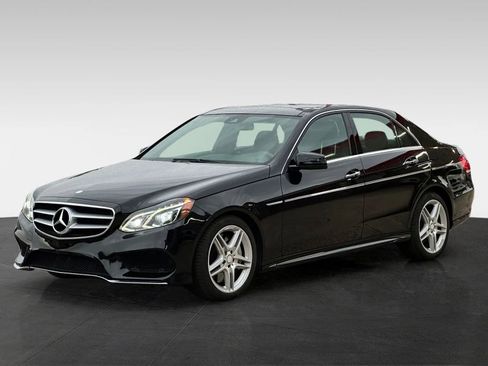 Used 2014 Mercedes-Benz E 550 4MATIC Sedan image 3