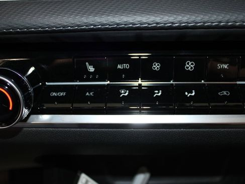 New 2025 Chevrolet Equinox LT w/ Convenience Package II image 38