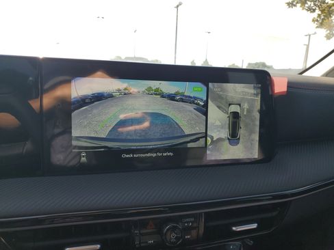 New 2025 Nissan Kicks SR image 14