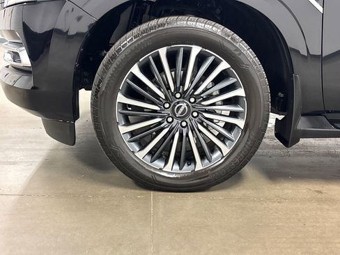 Used 2025 Nissan Armada Platinum Reserve AWD/4WD image 9