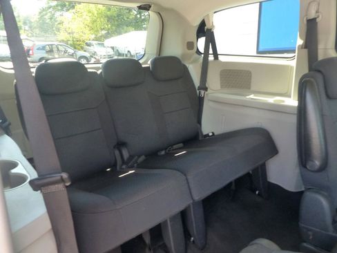 Used 2010 Dodge Grand Caravan SXT FWD image 19