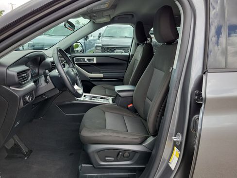 Used 2024 Ford Explorer XLT RWD image 10