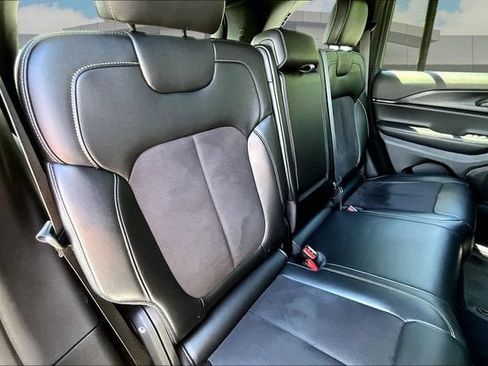 Used 2024 Jeep Grand Cherokee Altitude AWD/4WD image 27