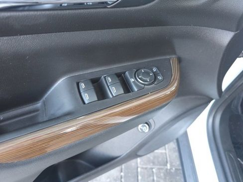 Used 2019 GMC Acadia SLE image 22