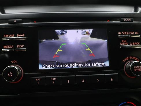 Used 2018 Nissan Titan SV image 20