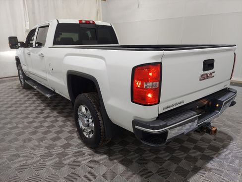 Used 2019 GMC Sierra 2500 SLT AWD/4WD image 2