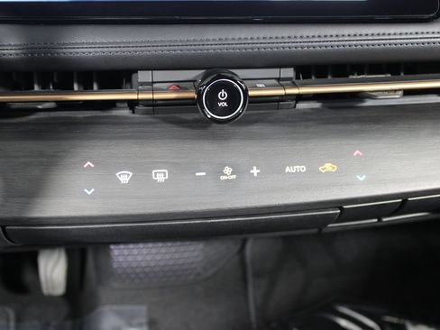 Used 2023 Nissan Ariya FWD image 21