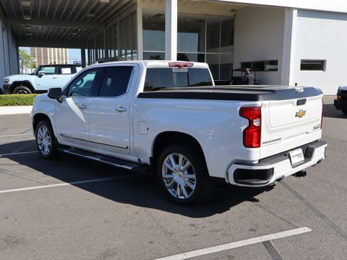 Used 2024 Chevrolet Silverado 1500 High Country w/ High Country Premium Package AWD/4WD image 8