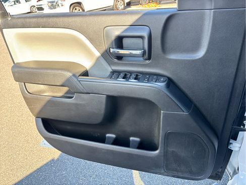 Used 2018 Chevrolet Silverado 1500 Custom w/ Custom Value Package image 19