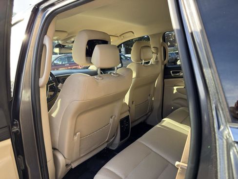 Used 2019 Jeep Grand Cherokee Laredo image 34