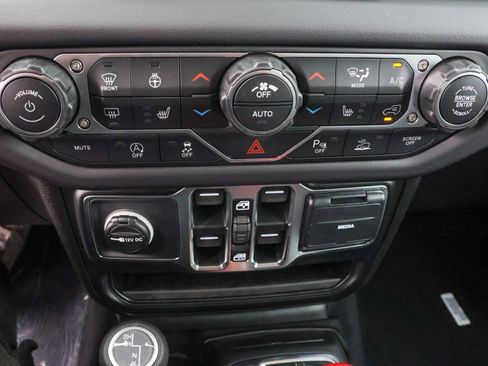 New 2026 Jeep Wrangler Unlimited Sahara AWD/4WD image 22