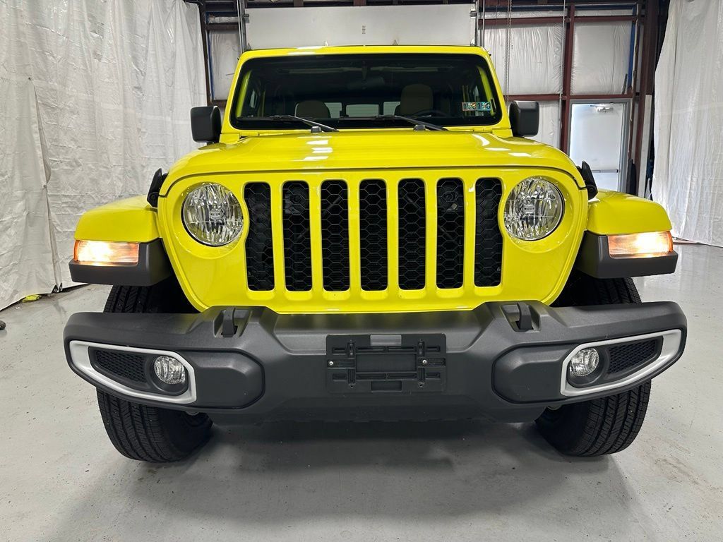 Used 2023 Jeep Gladiator Sport AWD/4WD image 2