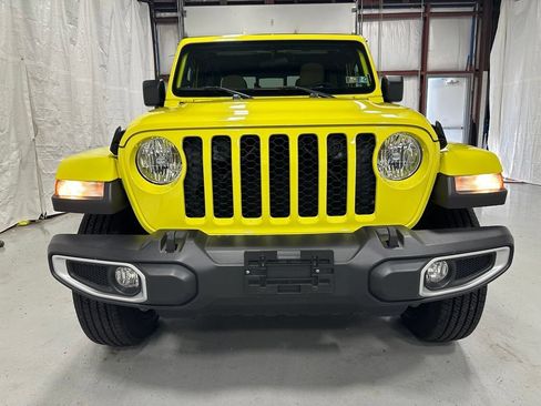 Used 2023 Jeep Gladiator Sport AWD/4WD image 2